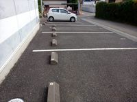 レオパレスクロスロード 駐車場