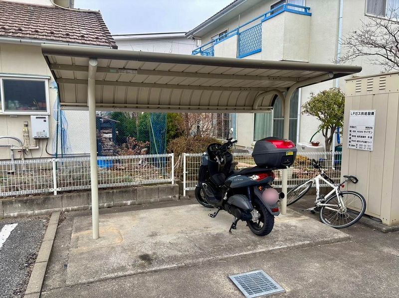 レオパレス清水 駐車場