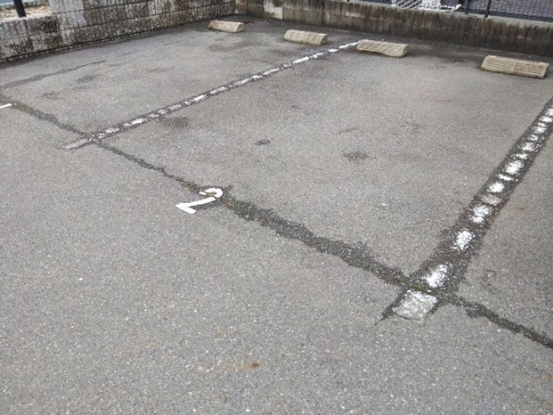 レオパレス都 駐車場