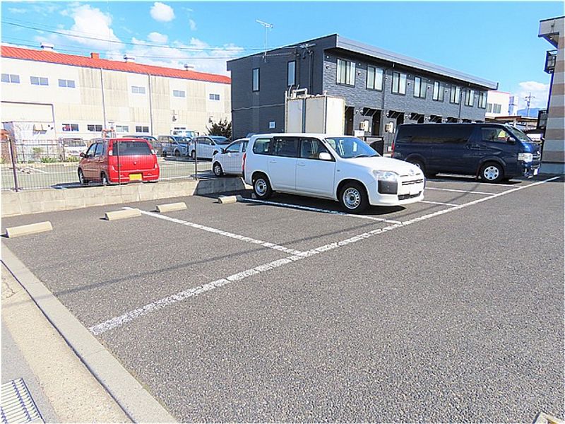 レオパレスボン　ボヤージュ 駐車場