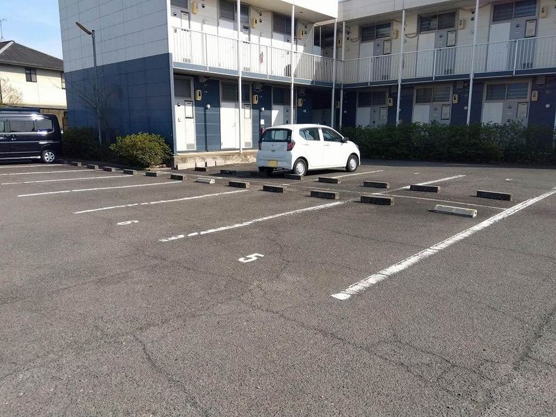 レオパレス川島 駐車場