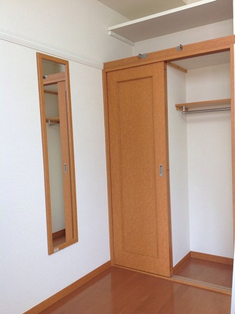 レオパレスリヴェルテ 収納