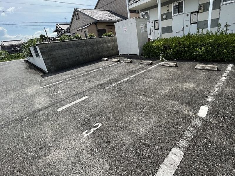 レオパレスＦＵＴＵＲＥ 駐車場