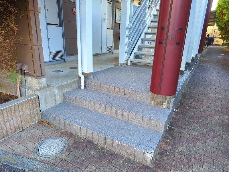レオパレスストーンヘンジ エントランス