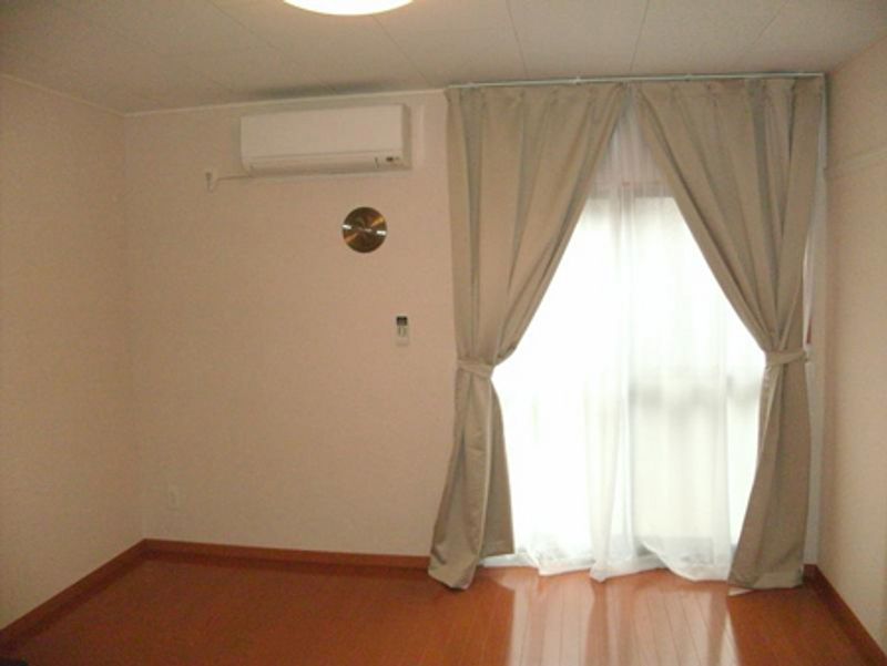 レオパレスラーナ 居間