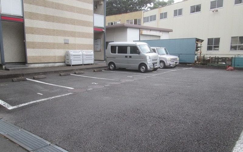レオパレスウエスト　ワン 駐車場