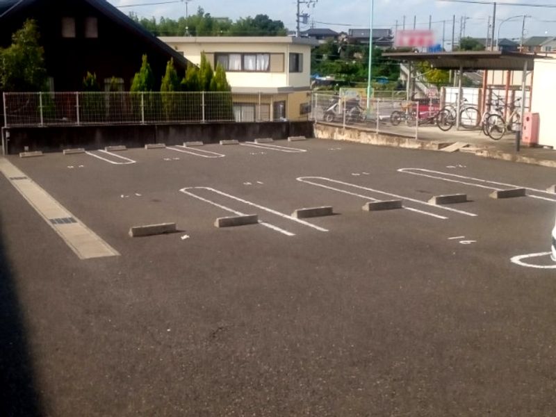 レオパレスフィールド中根 駐車場