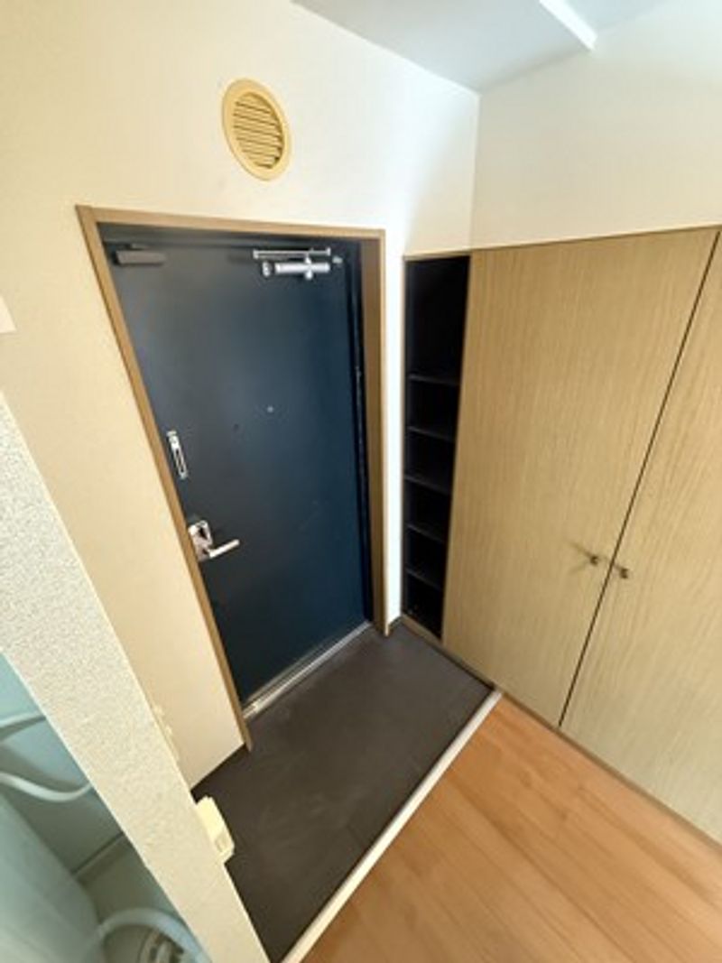 レオパレスシェル都 玄関
