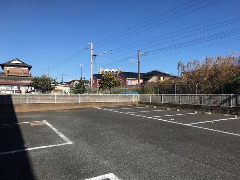 レオパレスチャミル 駐車場