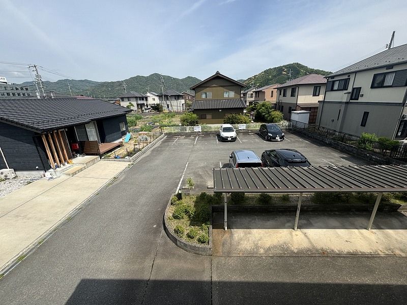 レオパレスリヴァージュ西の京 駐車場