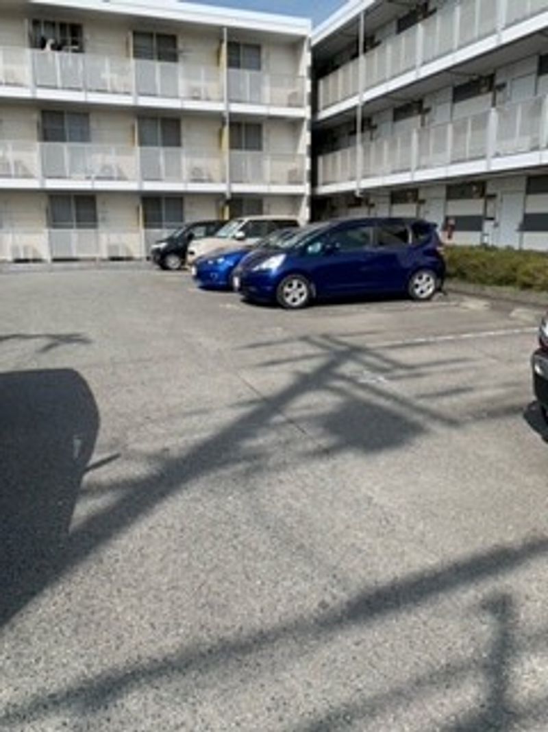 レオパレス東今宿 駐車場