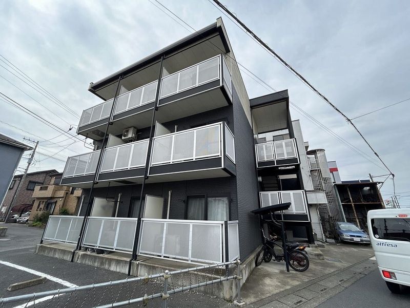 レオパレスクレシェンテ 外観