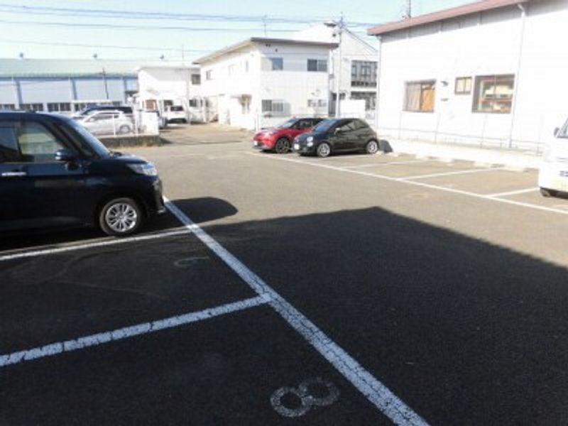 レオパレス仙台東 駐車場