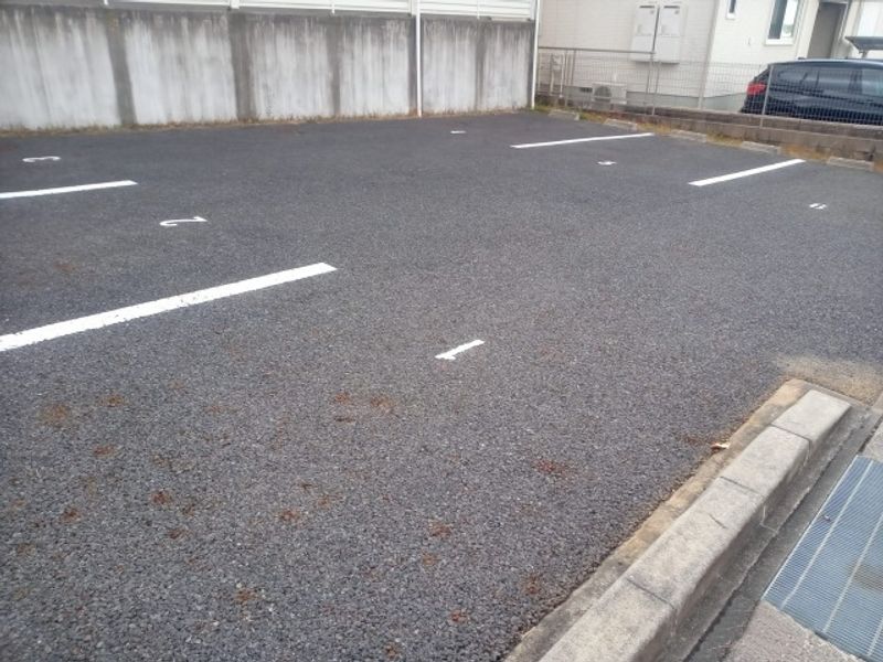レオネクスト片平 駐車場