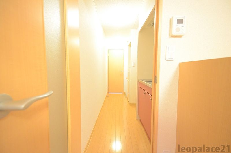 レオネクストＶＩＣＴＯＲＹ 玄関