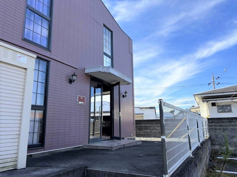 レオパレス柏原 エントランス
