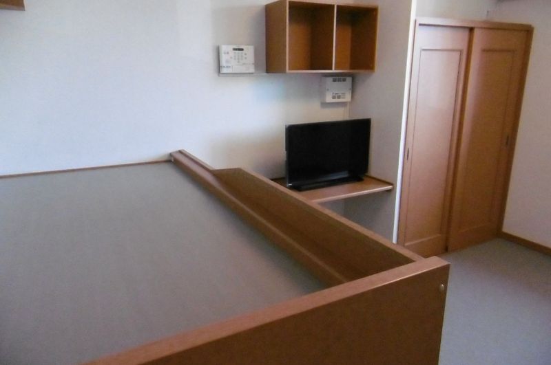 レオパレスながまち 居間