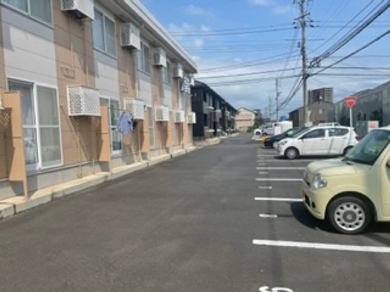 レオパレスＭ．Ｋ 駐車場