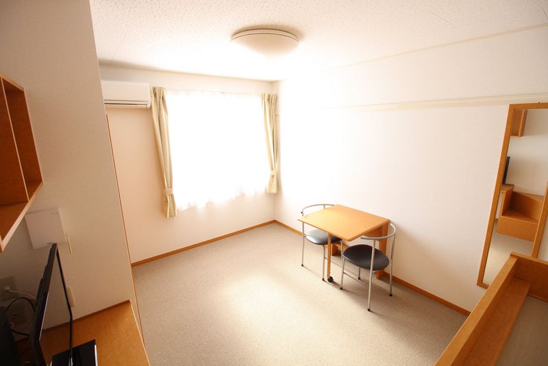 レオパレスさざんか 居間