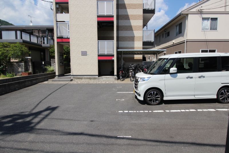 レオパレス幸 駐車場