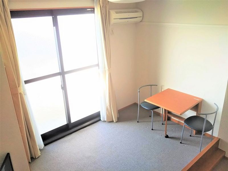 レオパレスエムワン 居間