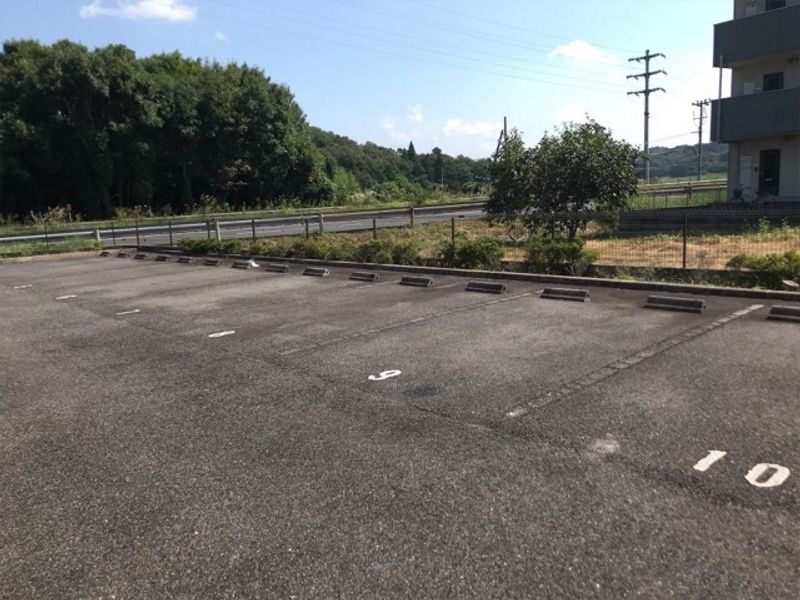 レオパレス赤坂 駐車場