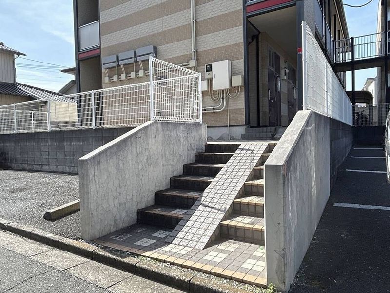 レオパレスカサブランカ エントランス