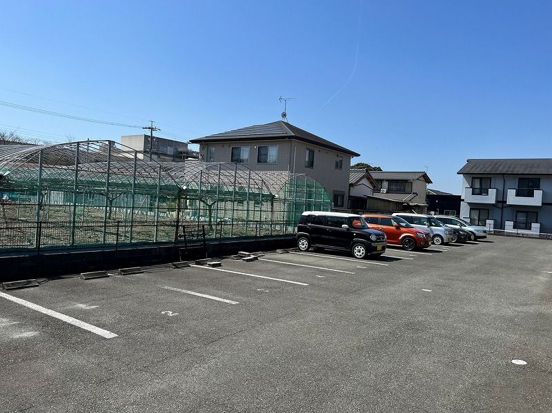レオパレスビオレハイツ 駐車場