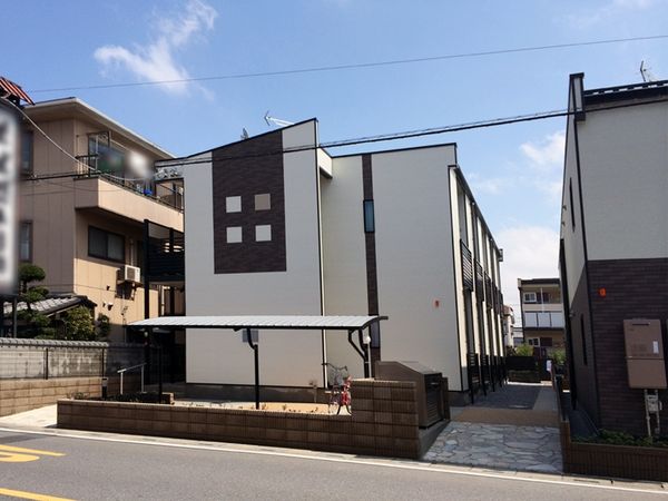 Bên ngoài LEONEXT Shin III