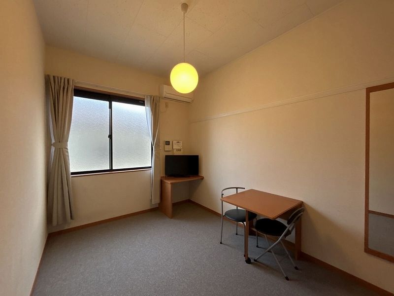 レオパレスクレール岸町 居間