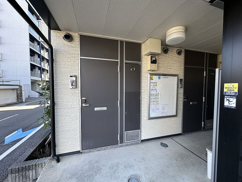 レオパレス駅東 玄関