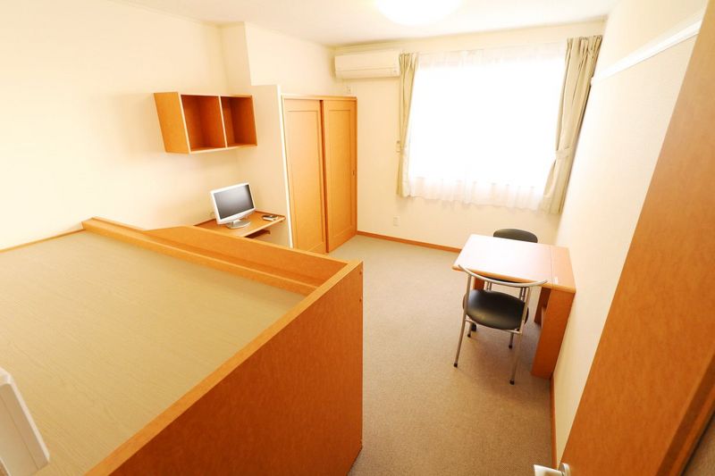 レオパレス宮司東 居間