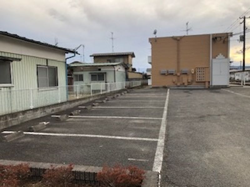 レオパレスＤｏｕ　Ｅ　Ｓｅｎ 駐車場