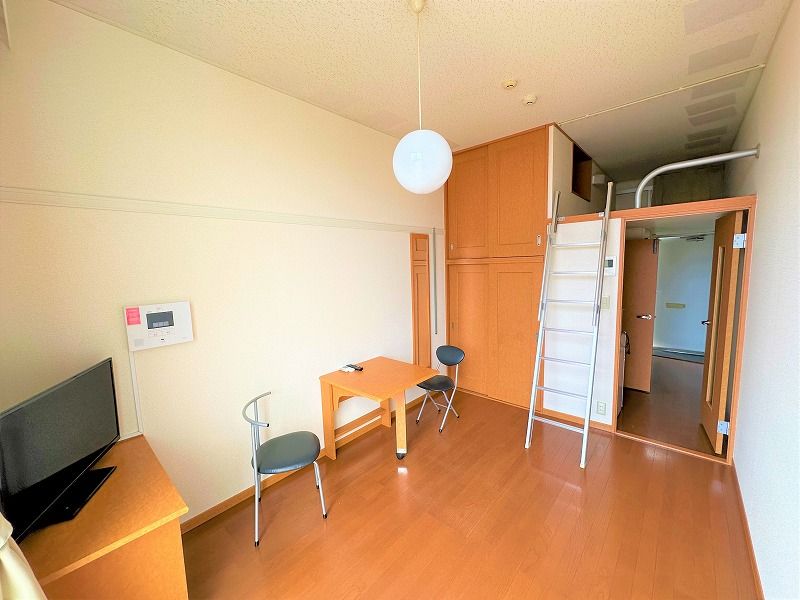 レオパレスアンソレイエ 居間