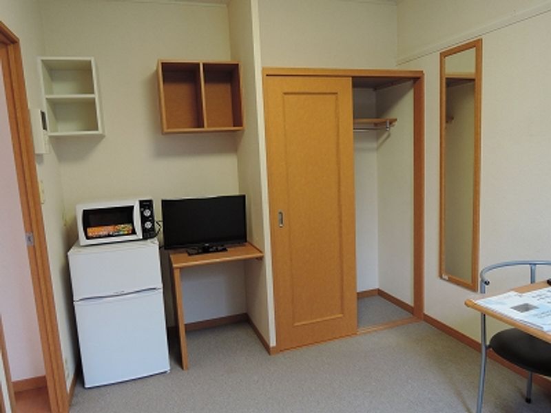レオパレスパーチェ作新台 居間