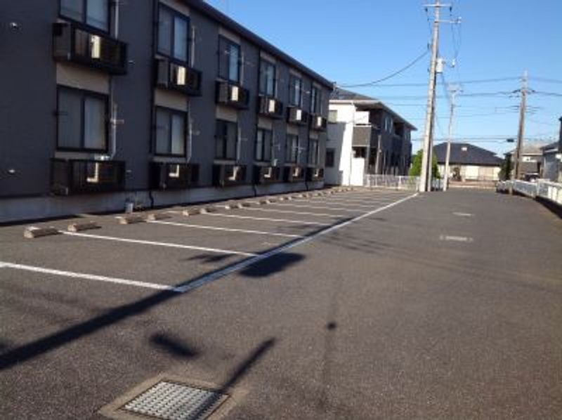 レオパレスコゥジィーＣ 駐車場