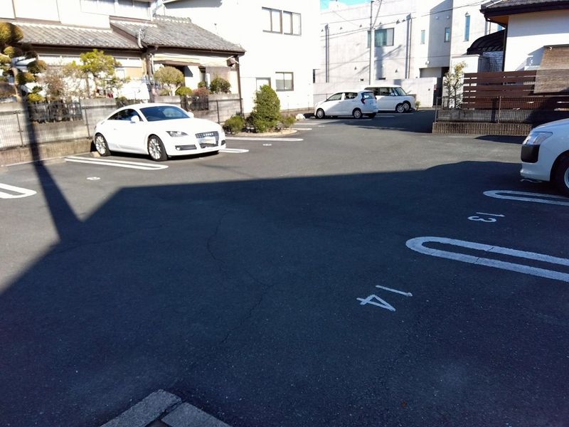レオパレス浜北 駐車場