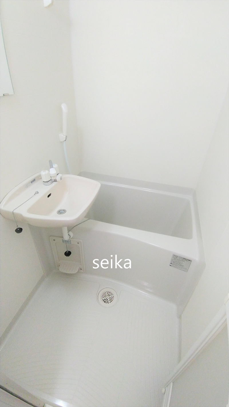 レオパレストリノ 風呂