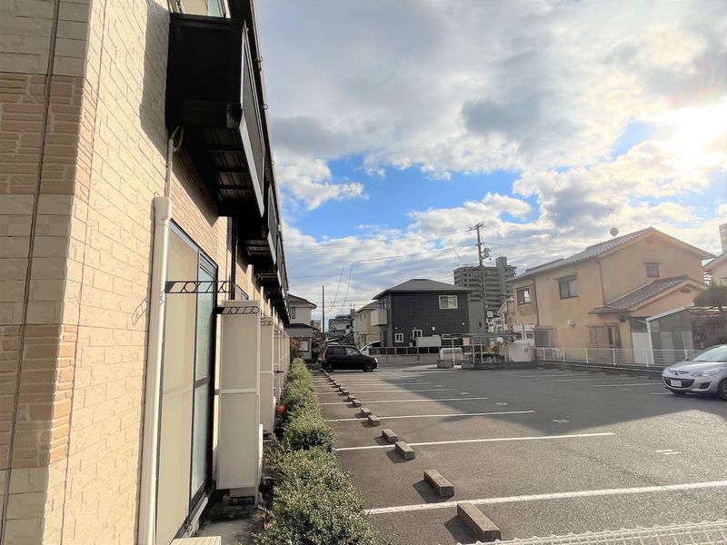レオパレス愛燦館 駐車場