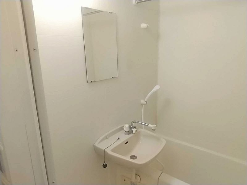 レオパレス城 洗面台