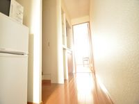 レオパレスタツキ 玄関
