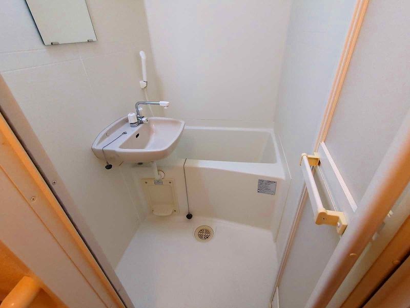 leopalace Yutaka III Bathroom