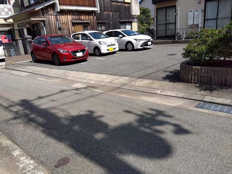 レオパレスコンフォート明石 駐車場