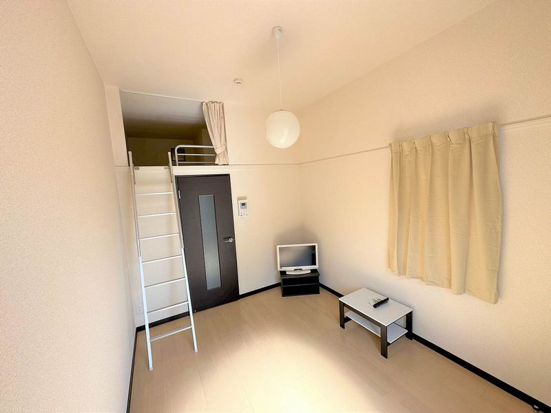 レオネクストトレジャー夏山 居間