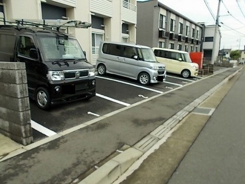 レオネクストペレグリン 駐車場