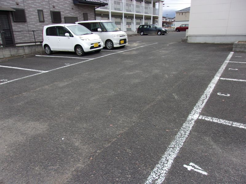 レオパレス福島北Ⅱ 駐車場