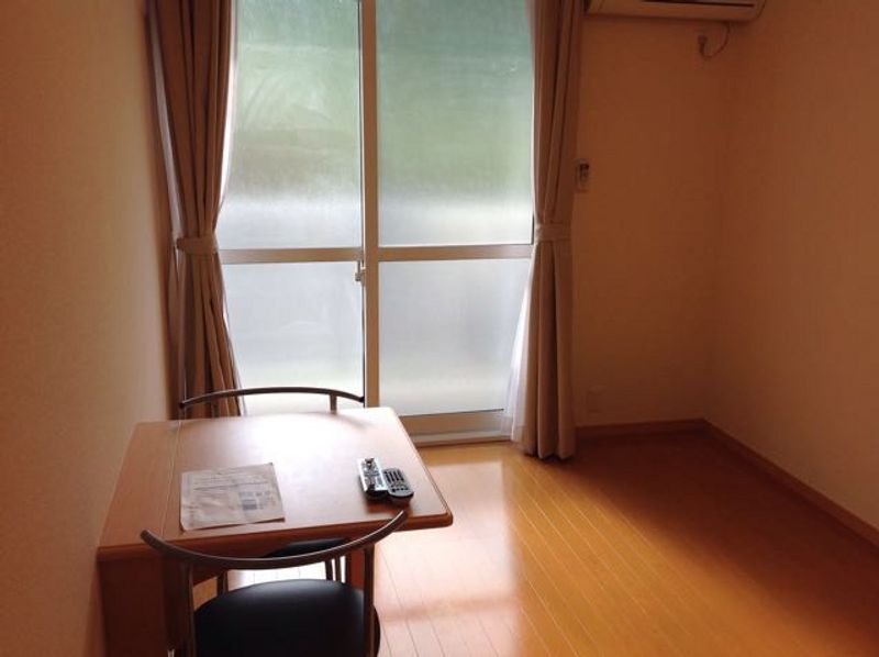 レオパレスメイプル小山 居間