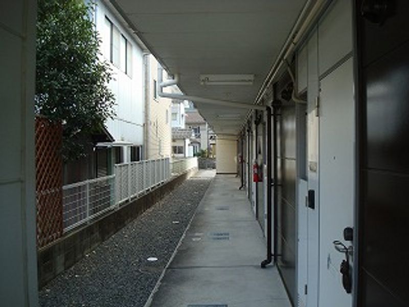 レオパレスＫａｗａｈａｒａｄａ 玄関