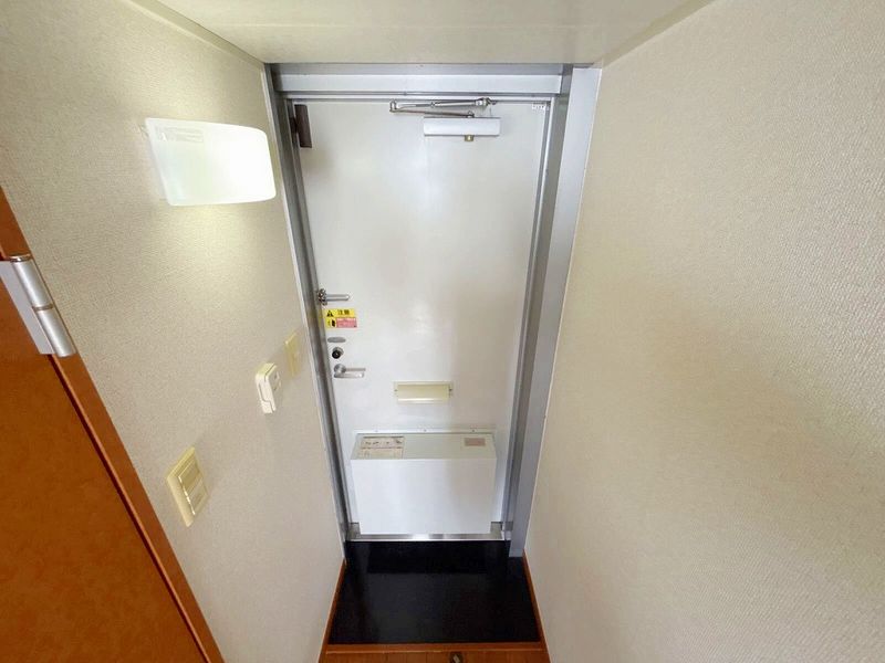 レオパレスアイリス 玄関