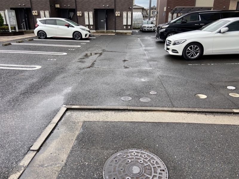 レオネクストグリーンコート住岡 駐車場
